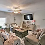 Quiet Memphis Home On 20 Acres 10 Mi To Downtown!